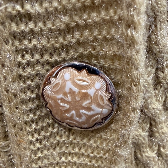 Unique Knit Button-Up Cardigan Beautiful Buttons - Picture 3 of 6